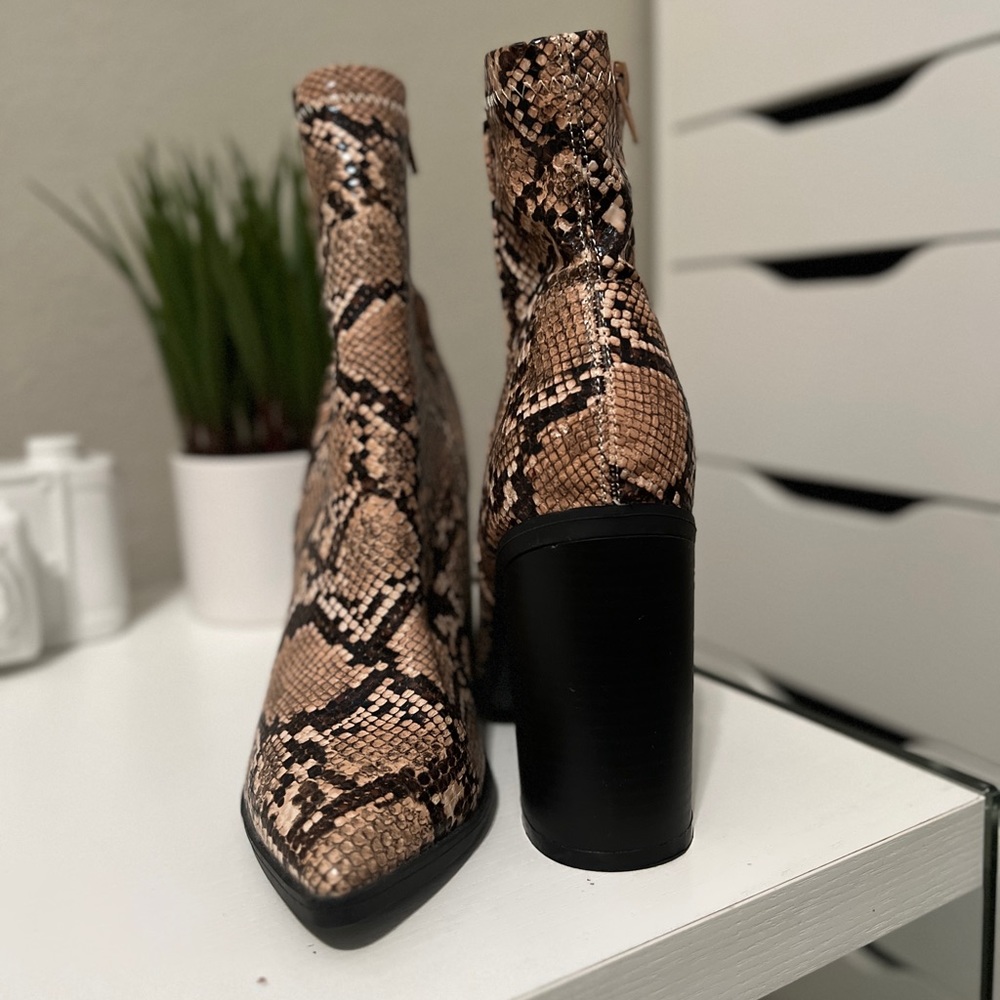 Pointed Toe Heeled Boots - Picture 2 of 5